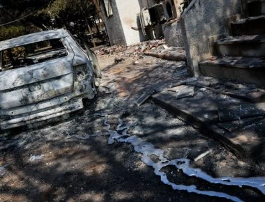 Είναι μόνο 99 οι νεκροί στο Μάτι; Τί περιέχουν οι 8 σάκοι στο νεκροτομείο του Σχιστού;